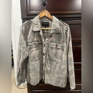 Women’s Lucky Brand Gray/Green Camouflage Shirt Jacket size Large